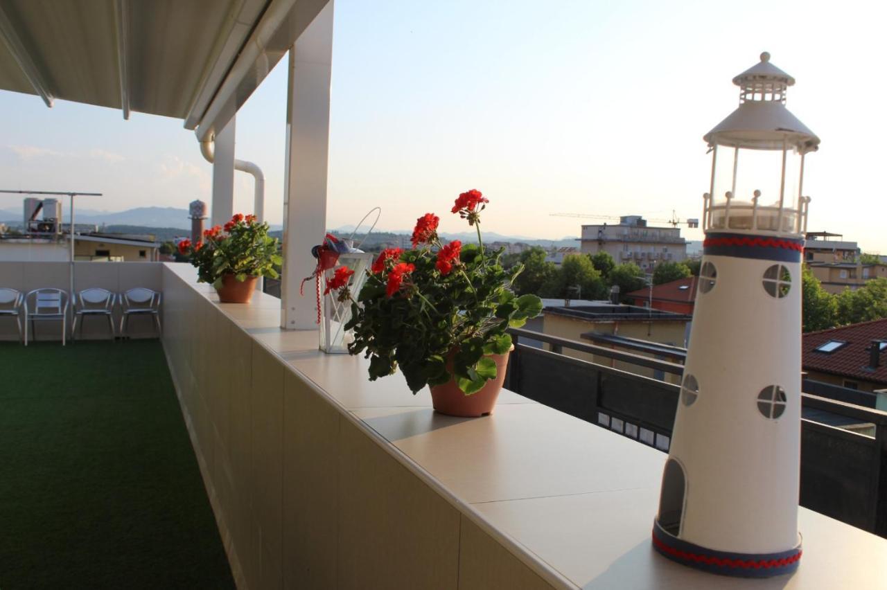 Hotel Aurora Mare Римини Экстерьер фото