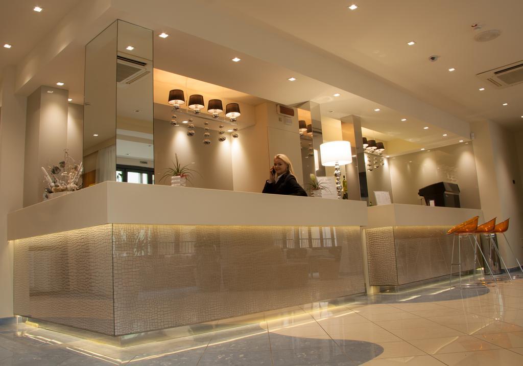 Hotel Aurora Mare Римини Экстерьер фото