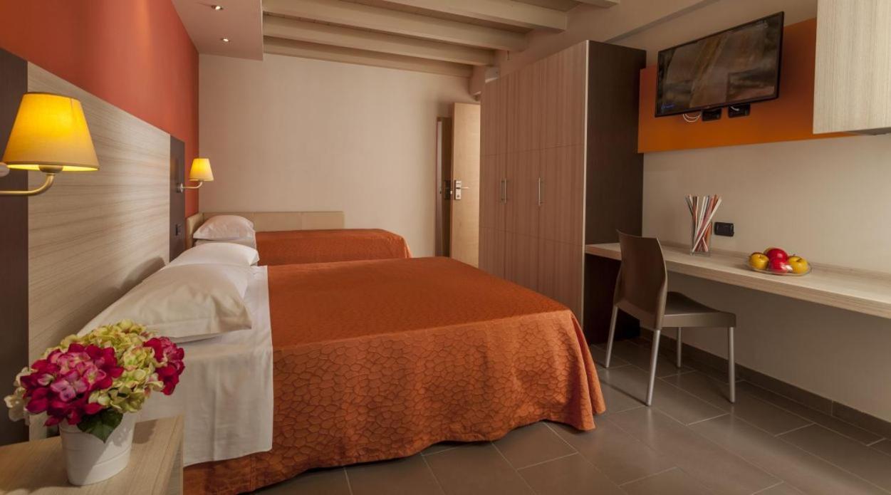 Hotel Aurora Mare Римини Экстерьер фото