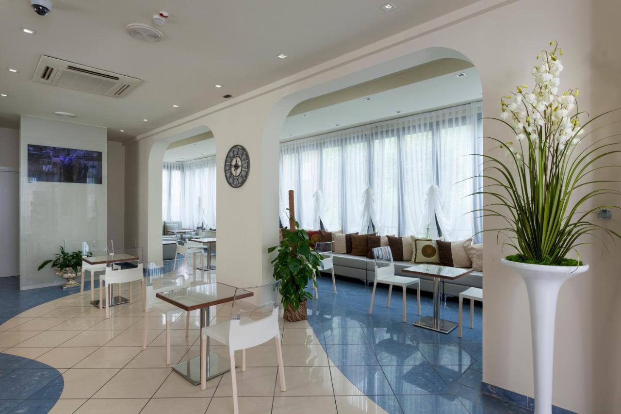 Hotel Aurora Mare Римини Экстерьер фото